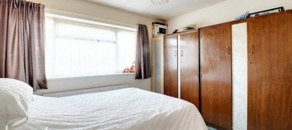 3 bedrooms House in Dagenham, United Kingdom No. 4818 9