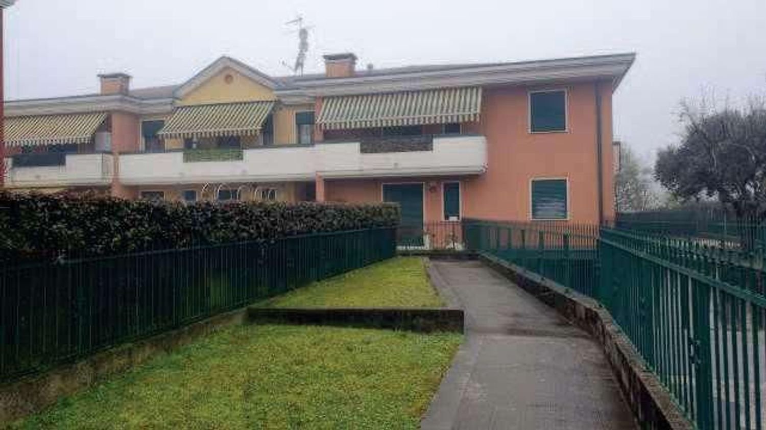 Apartamento de 3 dormitorios en San Giorgio delle Pertiche, Italy No. 311496