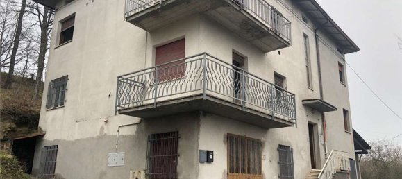 7 rooms House in Casina, Italy No. 151836 2