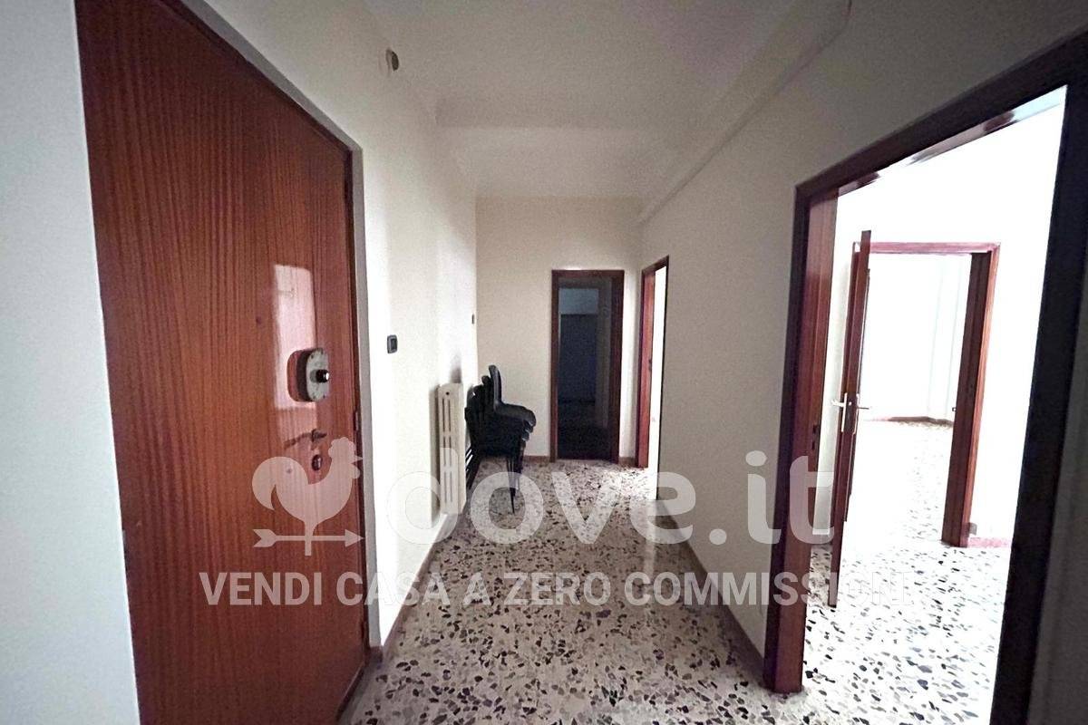 Квартира с 2 спальнями в Таранто, Италия № 340185