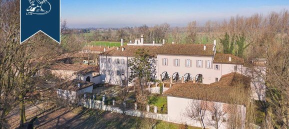 7 bedrooms Castles in Bertonico, Italy No. 56590 5