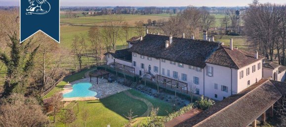 7 bedrooms Castles in Bertonico, Italy No. 56590 3