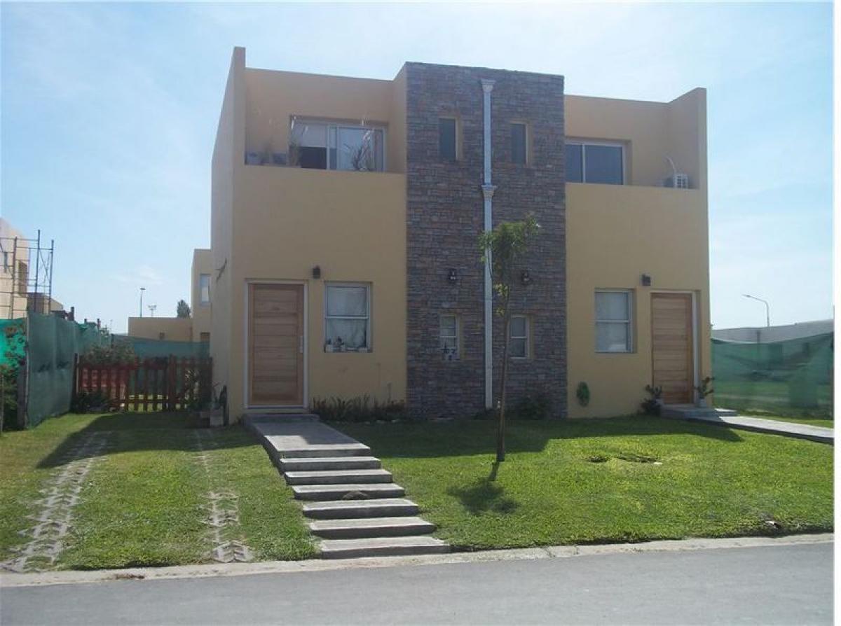 2 bedrooms House in Esteban Echeverria, Argentina No. 20896