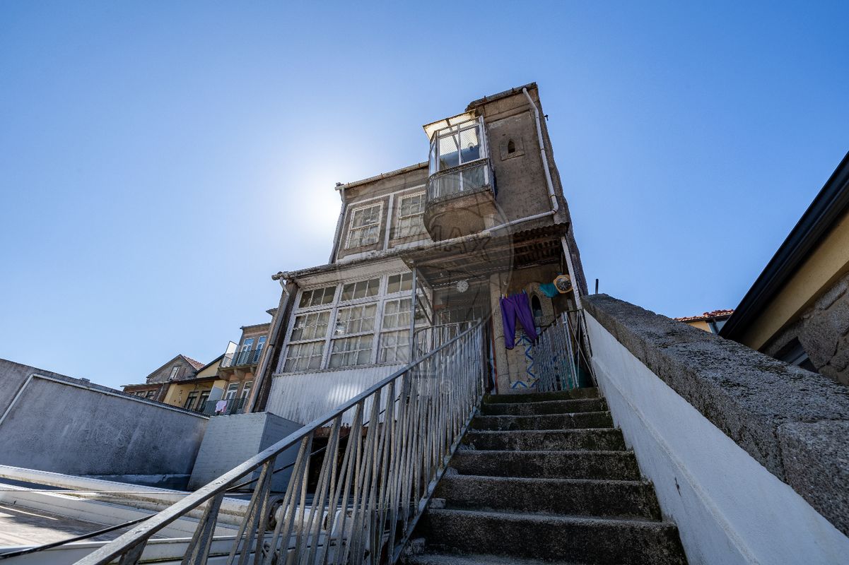 5 bedrooms House in Porto, Portugal No. 176400