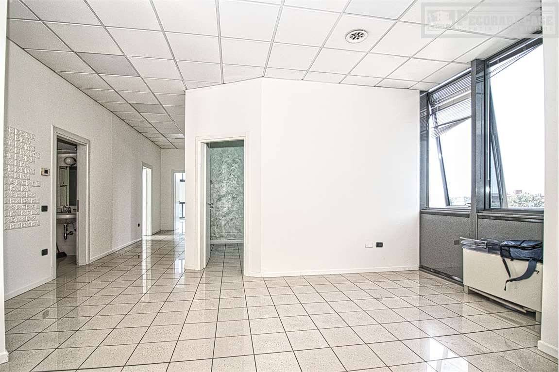 4 rooms Office in Modena, Italy No. 390085