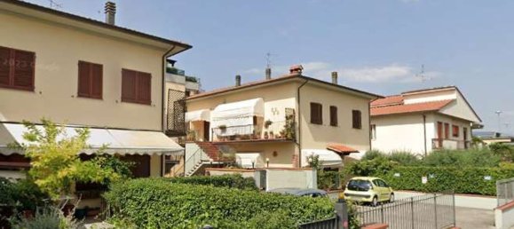 Apartamento de 3 habitaciónes en Pistoia, Italy No. 293323 2