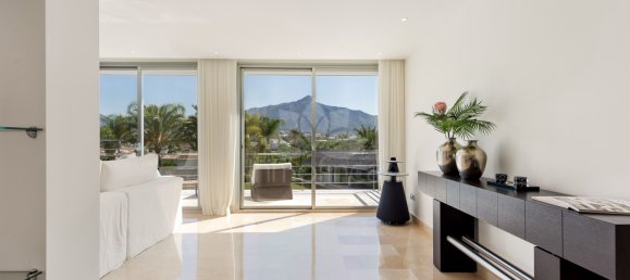 7 bedrooms Villa in Marbella, Spain No. 120413 2