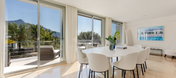 7 bedrooms Villa in Marbella, Spain No. 120413 4