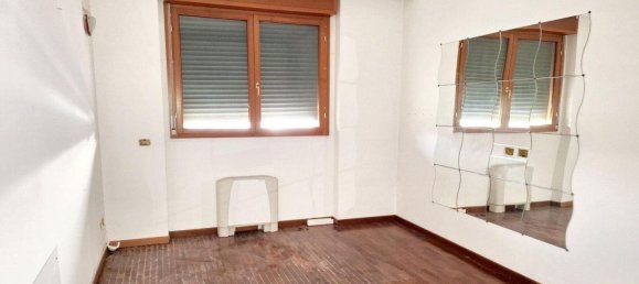 2 rooms Apartment in Monza, Italy No. 185221 2