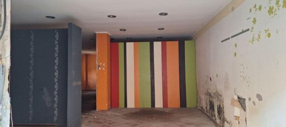 275m² Commercial property in Naples, Italy No. 370798 3