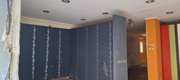 275m² Commercial property in Naples, Italy No. 370798 4