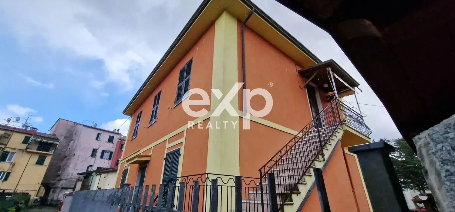 5 rooms Apartment in La Spezia, Italy No. 103062