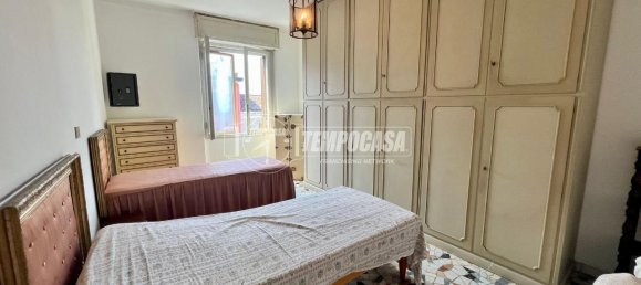 5 rooms Apartment in Brescia, Italy No. 14762 17