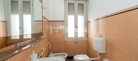 5 rooms Apartment in Brescia, Italy No. 14762 4
