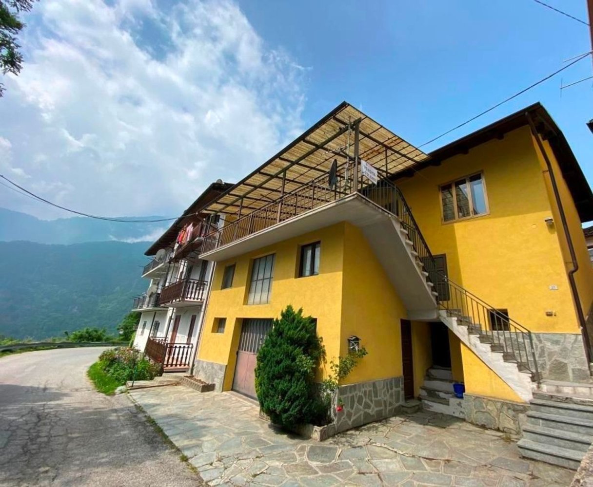 Дом с 5 комнатами в Рур, Италия № 71473