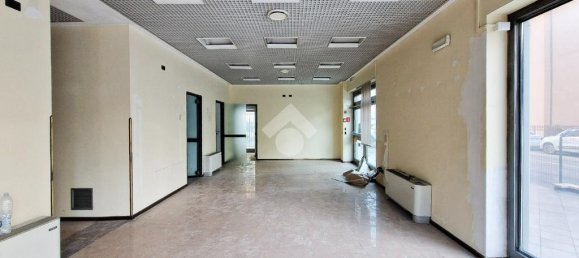 6 rooms Commercial property in Verona, Italy No. 324250 2