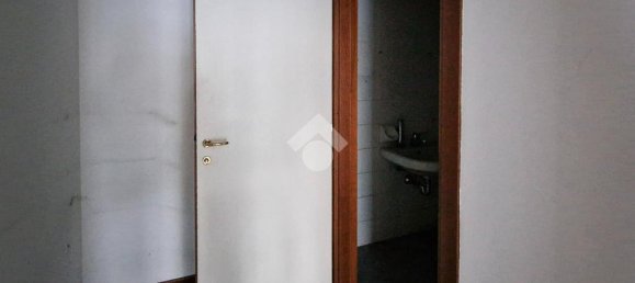 6 rooms Commercial property in Verona, Italy No. 324250 12