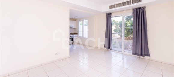 2 bedrooms Villa in Dubai, UAE No. 27676 2