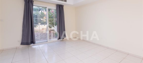 2 bedrooms Villa in Dubai, UAE No. 27676 4