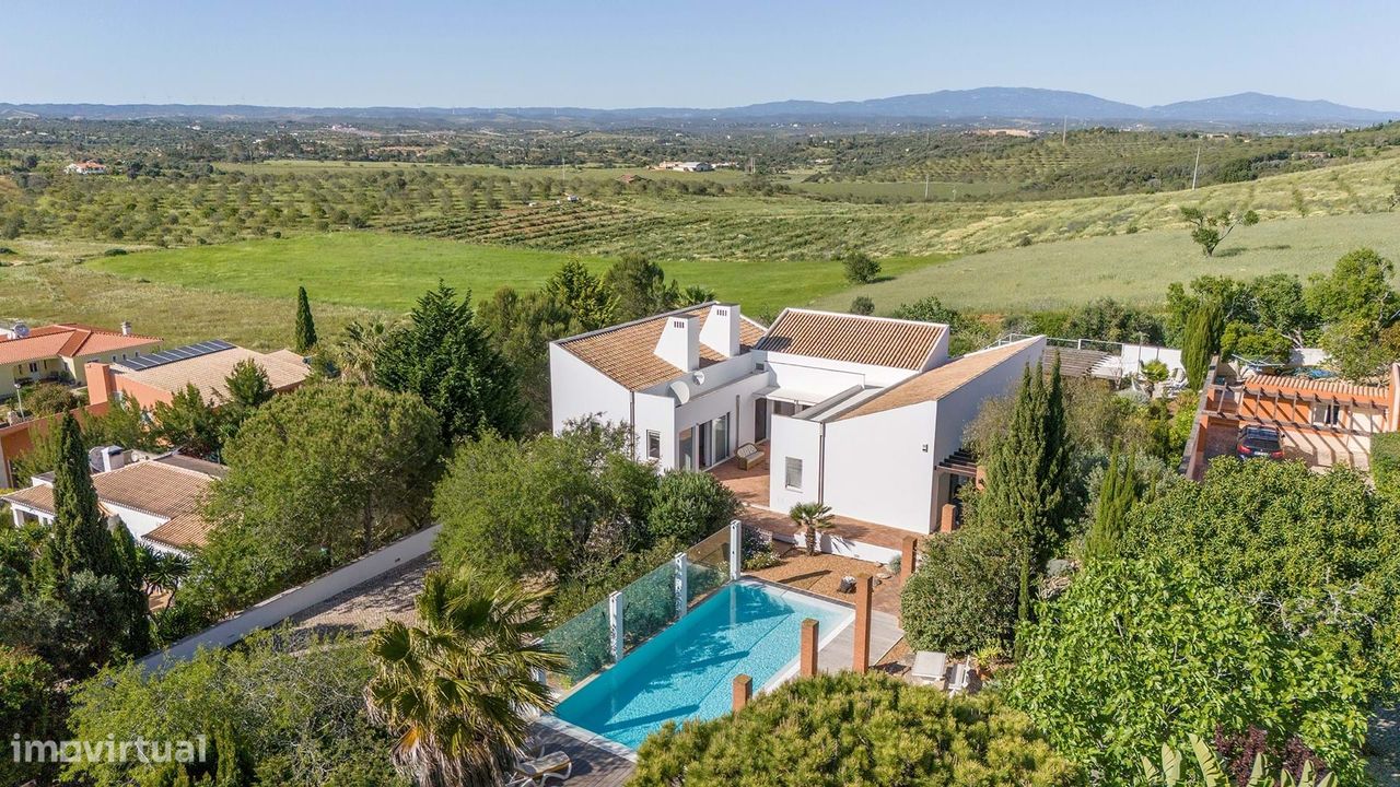 Дом с 5 спальнями в Луш, Португалия № 156784