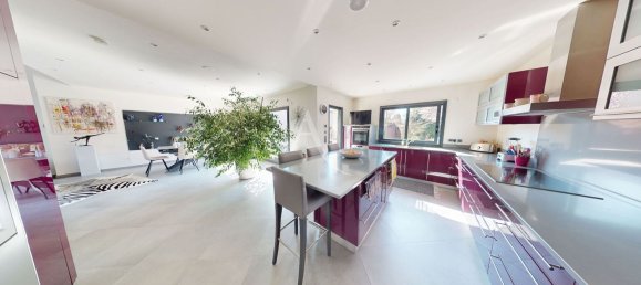 3 bedrooms House in Pontault-Combault, France No. 122970 6