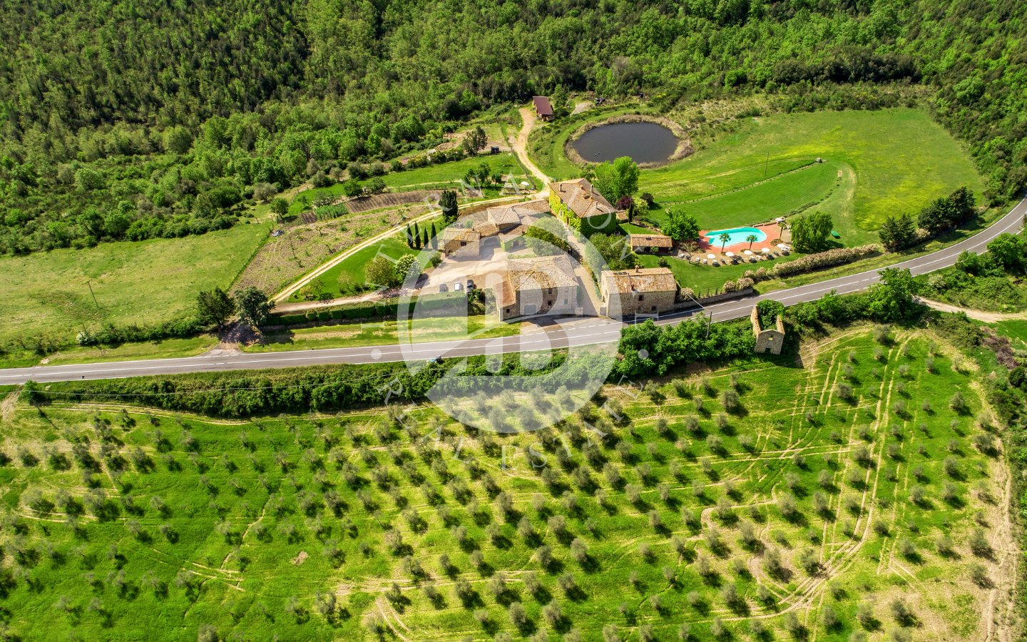 10 bedrooms Villa in Siena, Italy No. 211955