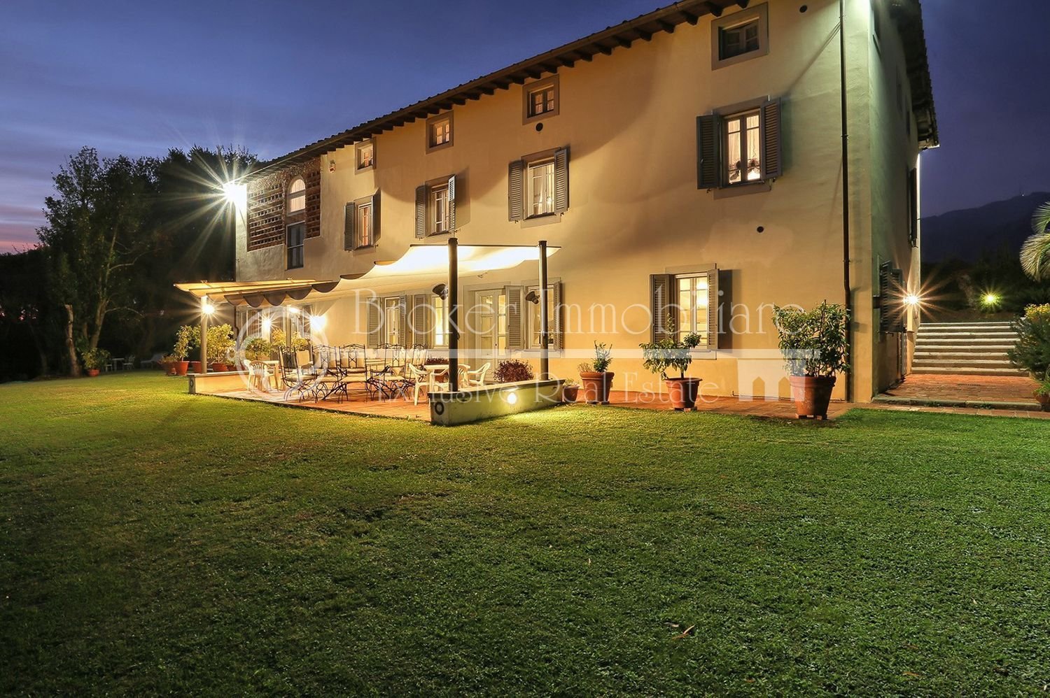 17 rooms Villa in Capannori, Italy No. 127009