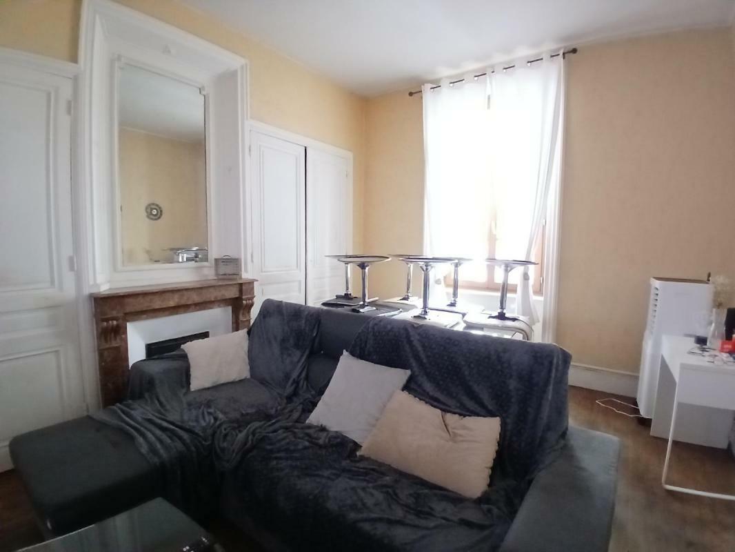 3 bedrooms House in Feurs, France No. 195745