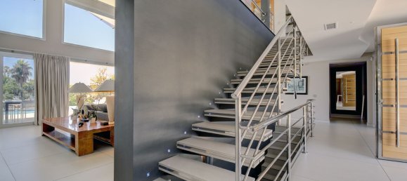 5 bedrooms Villa in Marbella, Spain No. 87386 9