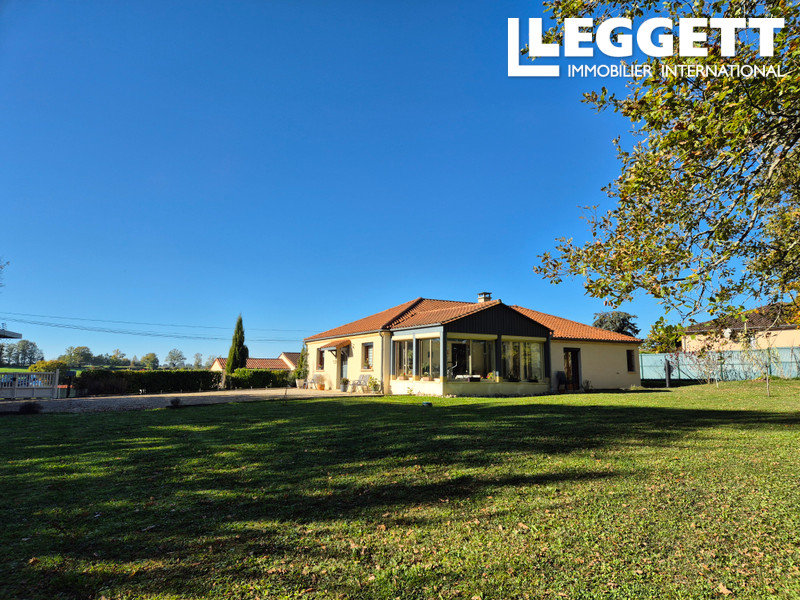 3 bedrooms House in Perigueux, France No. 111031