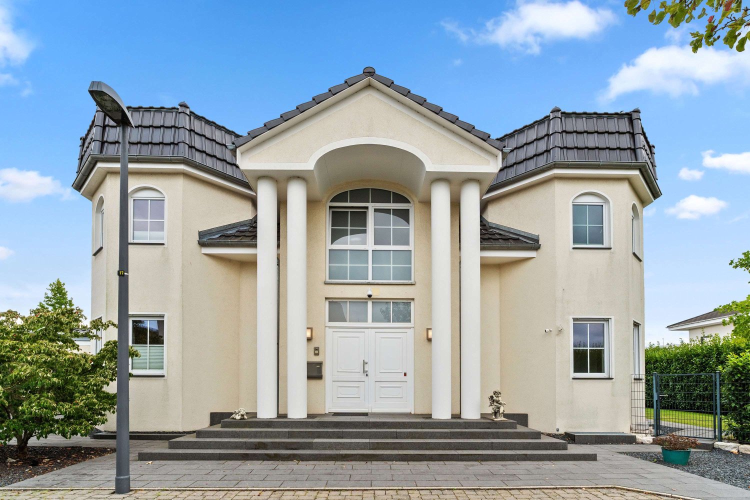 4 bedrooms House in Cologne, Germany No. 334560