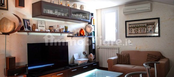 1 bedroom Apartment in Rome, Italy No. 16946 3