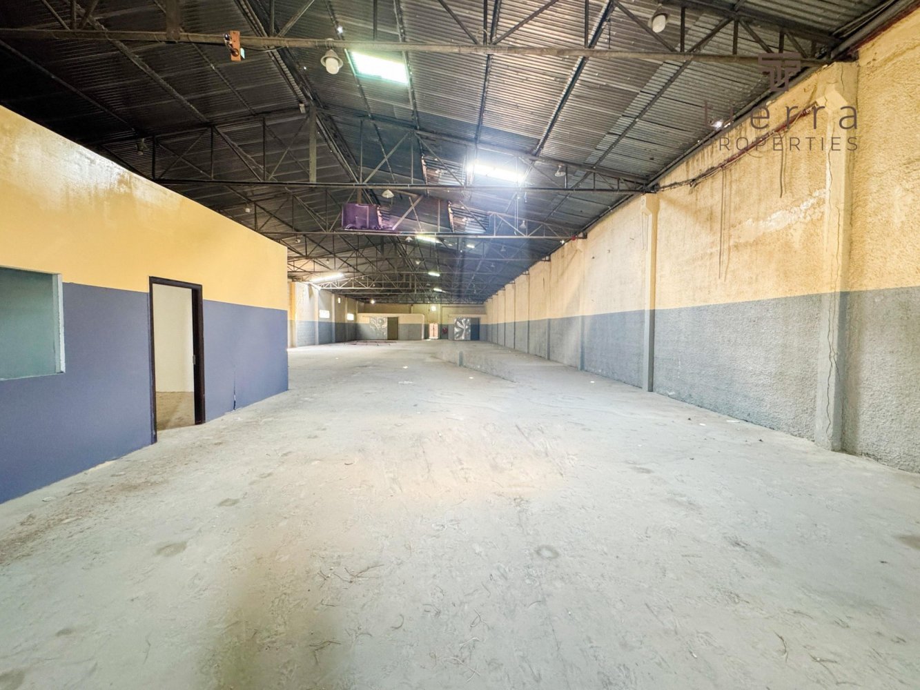 Almacén en Ras Al Khor, UAE 1021.9 m² No. 54097
