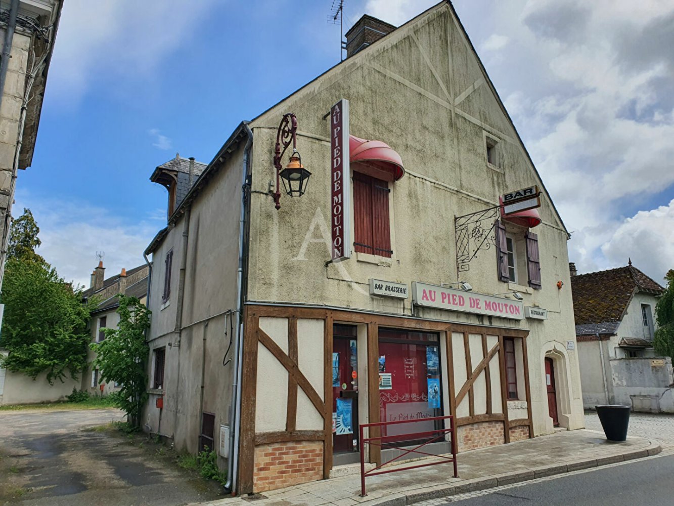 Gewerbliche Immobilie in Chemery, France 356m², Nr. 83036