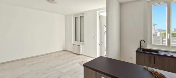 2 bedrooms House in Romans-sur-Isere, France No. 207418 4