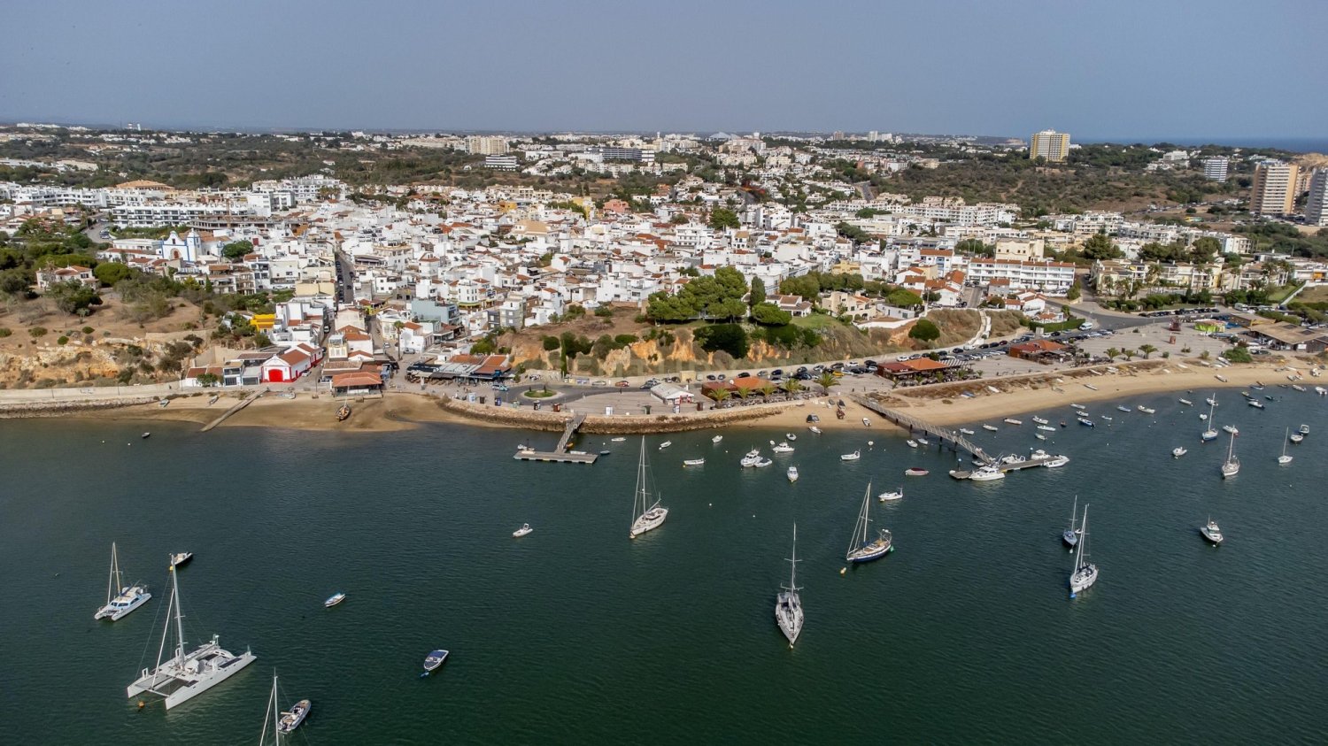 4 bedrooms Villa in Alvor, Portugal No. 26974