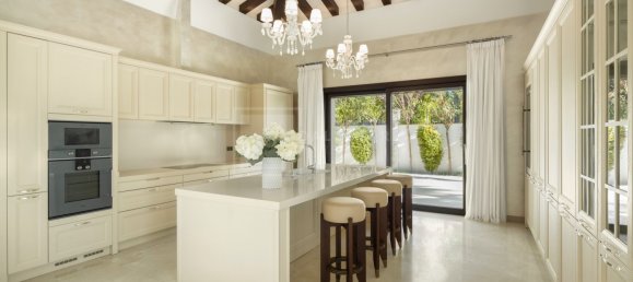 5 bedrooms Villa in Marbella, Spain No. 111125 20