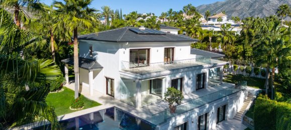 5 bedrooms Villa in Marbella, Spain No. 111125 13
