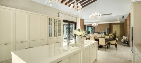 5 bedrooms Villa in Marbella, Spain No. 111125 19