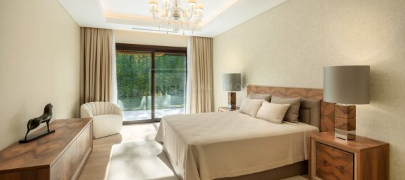 5 bedrooms Villa in Marbella, Spain No. 111125 4