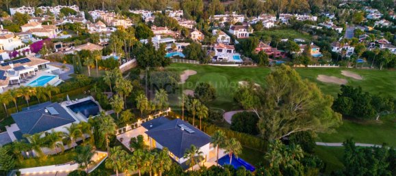 5 bedrooms Villa in Marbella, Spain No. 111125 15