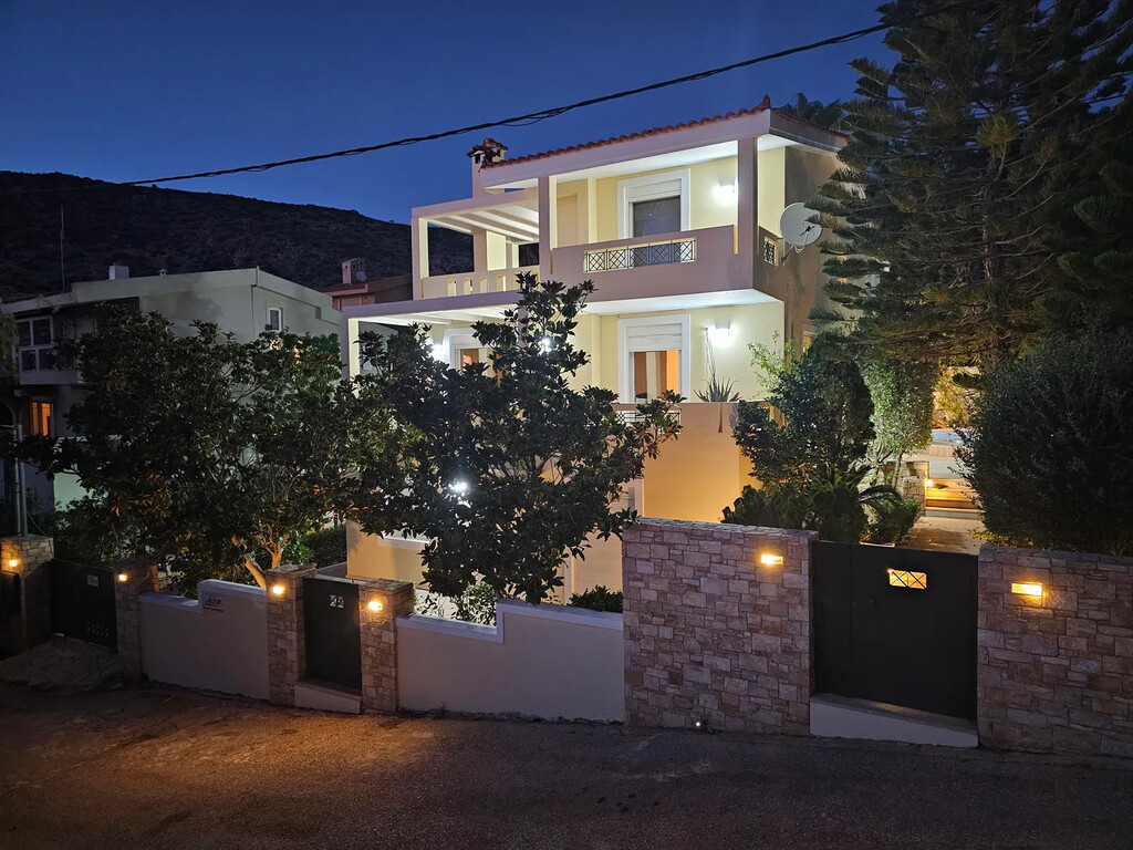 3 bedrooms Villa in Palaia Fokaia, Greece No. 92566