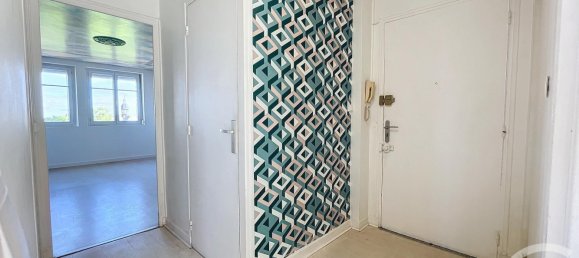 2 bedrooms Apartment in Troyes, France No. 67286 3