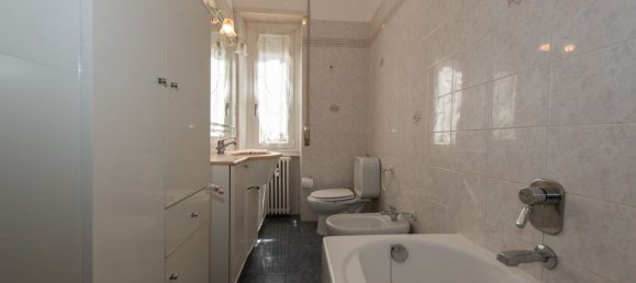 Квартира с 3 комнатами в Варесе, Италия № 334207 12