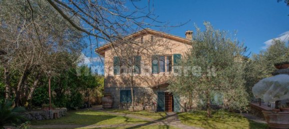 3 bedrooms Villa in Siena, Italy No. 324466 3