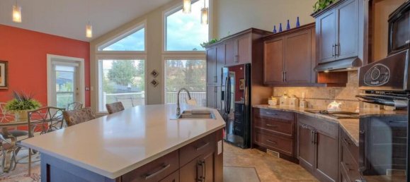 4 bedrooms House in British Columbia, Canada No. 1079 8