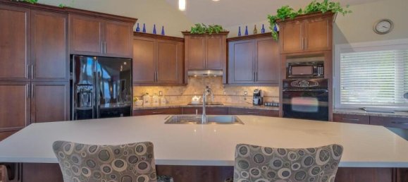 4 bedrooms House in British Columbia, Canada No. 1079 9