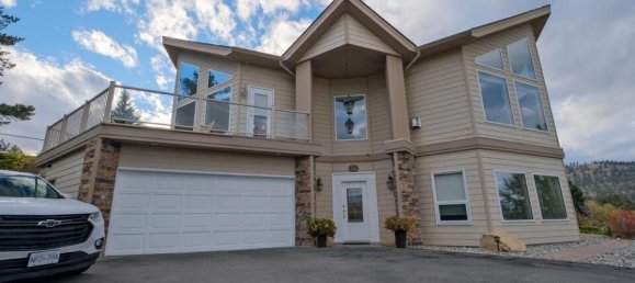 4 bedrooms House in British Columbia, Canada No. 1079 3