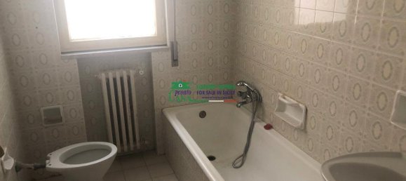 6 rooms Apartment in Ragusa, Italy No. 66881 10