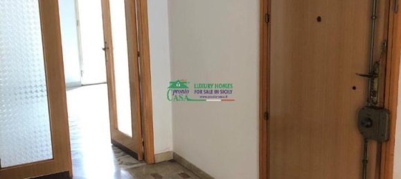 6 rooms Apartment in Ragusa, Italy No. 66881 3